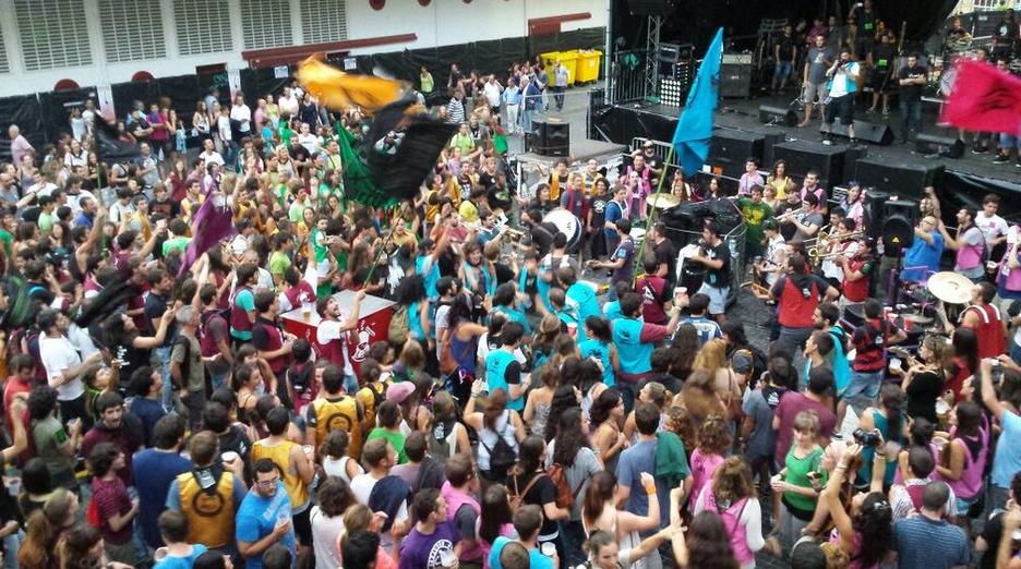 Giro ezin hobean amaitu da Kalefesta La Flamenkan. (@IZANPIRATA) Giro ezin hobean amaitu da Kalefesta La Flamenkan. (@IZANPIRATA)