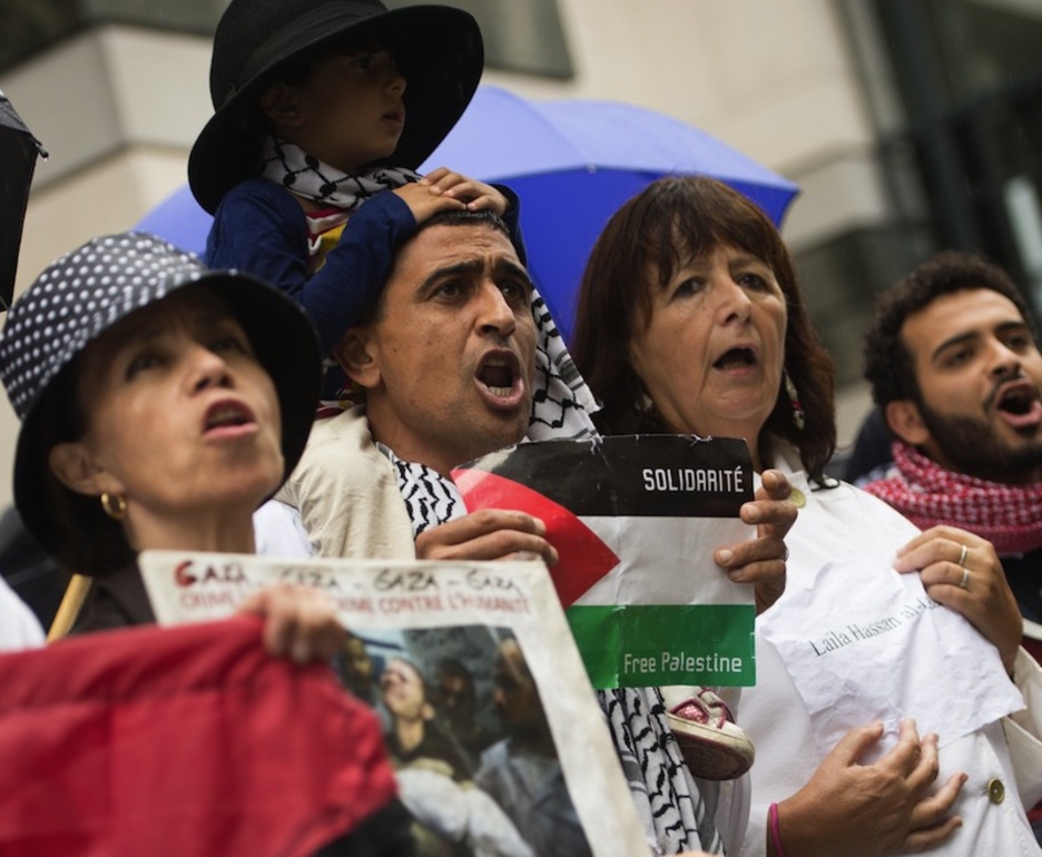 Protesta Bruselan Atzerri Ministerioaren parean. (B.D. | AFP) Protesta Bruselan Atzerri Ministerioaren parean. (B.D. | AFP)