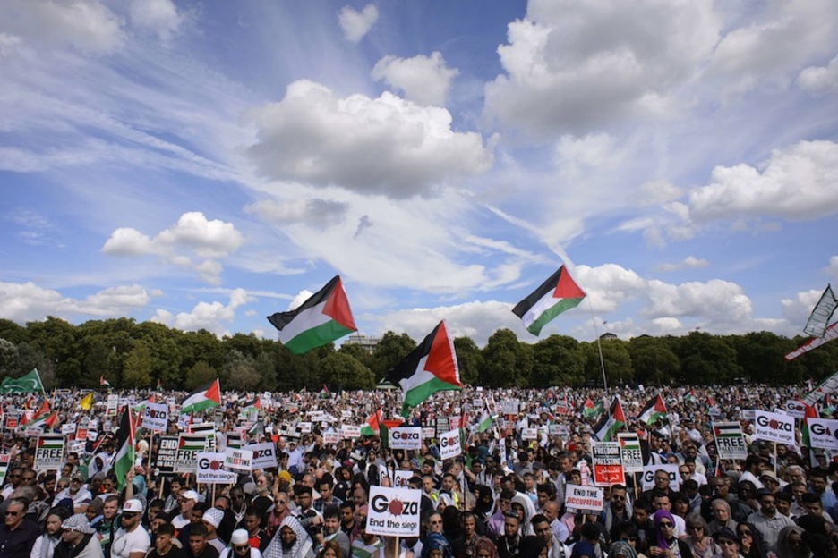 Manifestazio ikusgarria egin zuten Londonen. (L.N. | AFP)