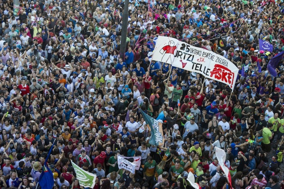 ‘Grebalariak aske’ también se ha hecho oir en la plaza.