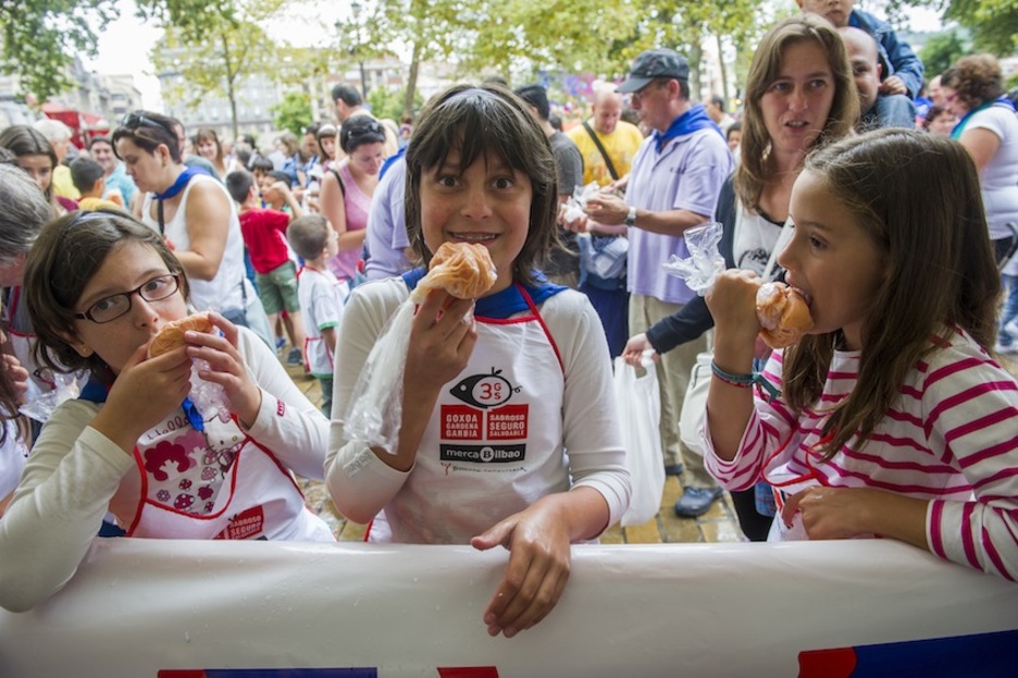 Taller infantil para hacer helado de nectarina. (Juanan RUIZ / ARGAZKI PRESS)