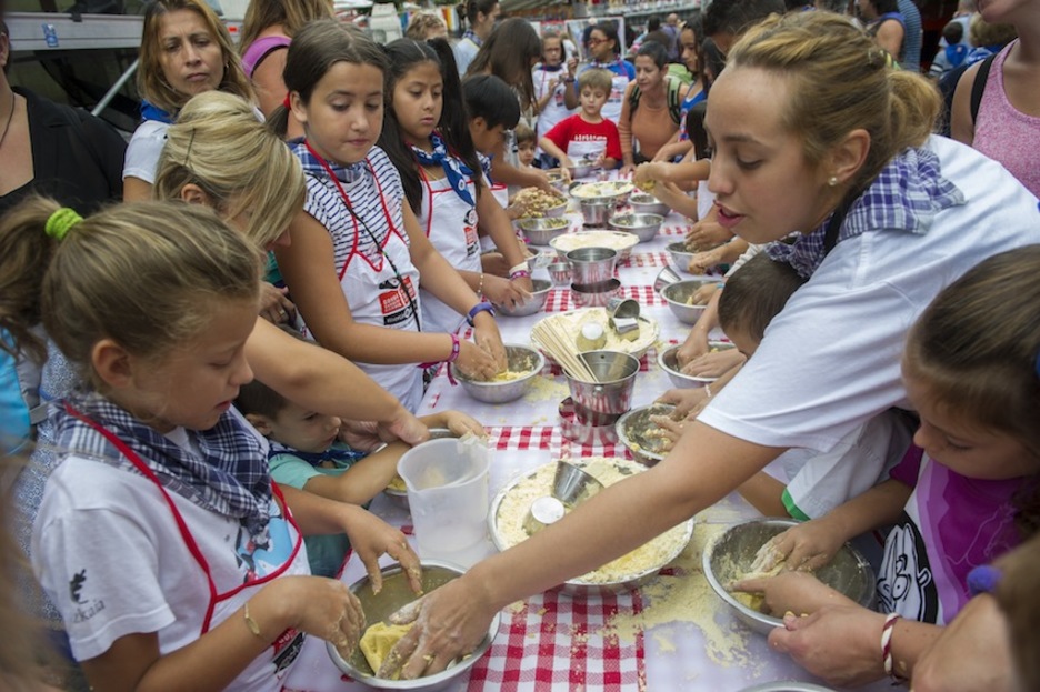 Otro taller, en este caso de talos. (Juanan RUIZ / ARGAZKI PRESS)