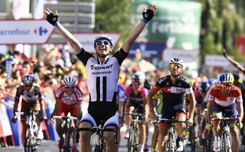 John Degenkolb txirrindulari alemaniarra, garaipena ospatzen. (Jose JORDAN/AFP PHOTO)