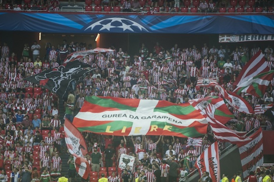 Ikurriña harmailetan. (Monika DEL VALLE/ARGAZKI PRESS)