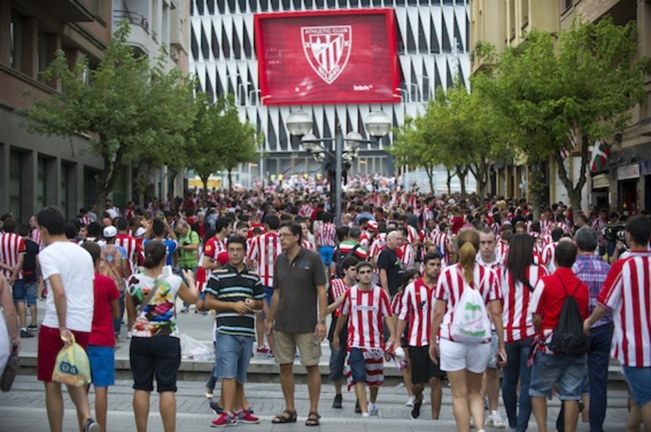 Futbol zelaiaren kanpoaldea. (Juanan RUIZ/ARGAZKI PRESS)