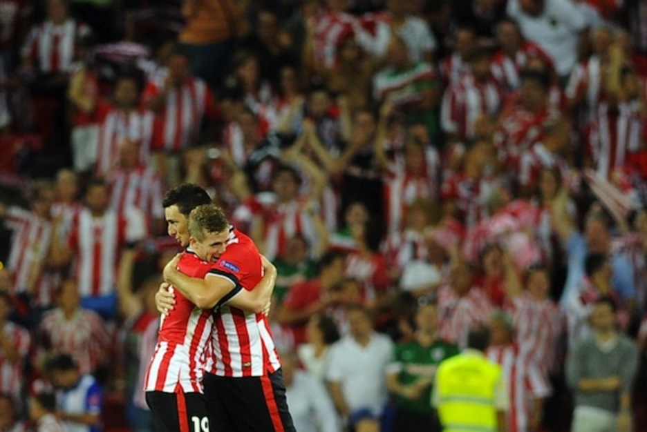 Aduriz eta Muniain, goletako bat ospatzen. (Rafa RIVAS/AFP PHOTO)