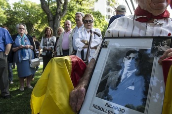 Homenaje reciente a 52 fusilados por el franquismo en Valcaldera, cuyo paradero se desconoce, todavía. (Jagoba MANTEROLA / ARGAZKI PRESS) 