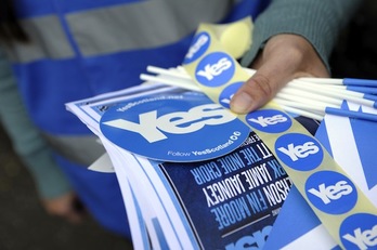 Material de la campaña en favor de la independencia de Escocia. (Andy BUCHANAN/AFP PHOTO)