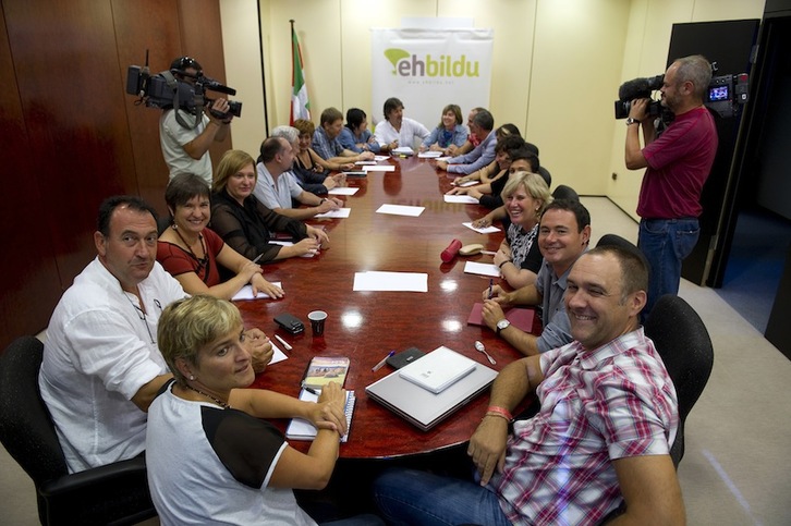 EH Bildu se ha reunido en la sede de EA en Donostia. (Juan Carlos RUIZ/AFP)