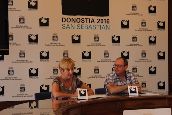 Juan Karlos Izagirre alkatea eta Nerea Txapartegi euskara zinegotzia. (NAIZ)