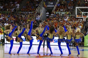 Un grupo de animadoras en un partido del Mundial. (FIBA.COM)
