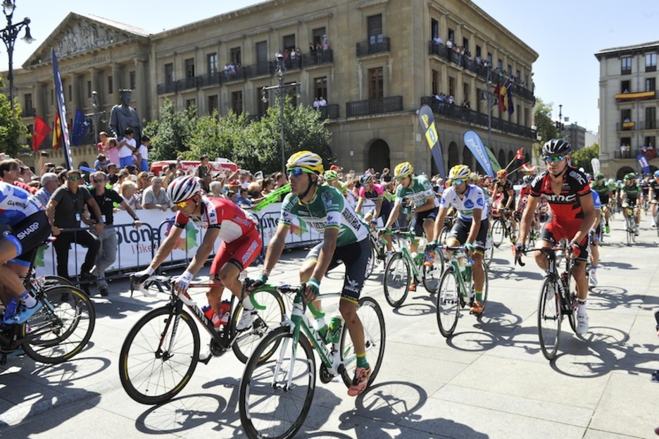 Tropela, etapa abiatu den unean. (Idoia ZABALETA/ARGAZKI PRESS)