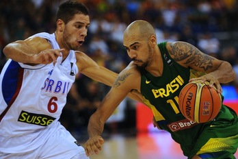 Un momento del encuentro disputado entre Serbia y Brasil. (Jorge GUERRERO/AFP)