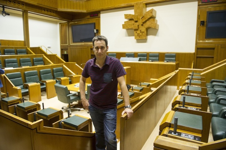 Iker Casanova en el Parlamento de Gasteiz, el día que tomó posesión de su cargo. (Juanan RUIZ/ARGAZKI PRESS)
