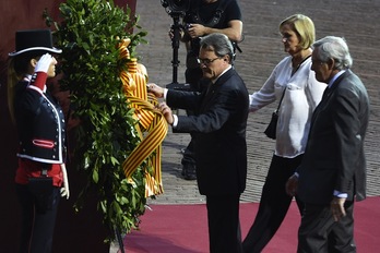 Mas ha participado esta tarde en la ofrenda floral celebrada en el Fossar de les Moreres. (Lluis GENE/AFP) 