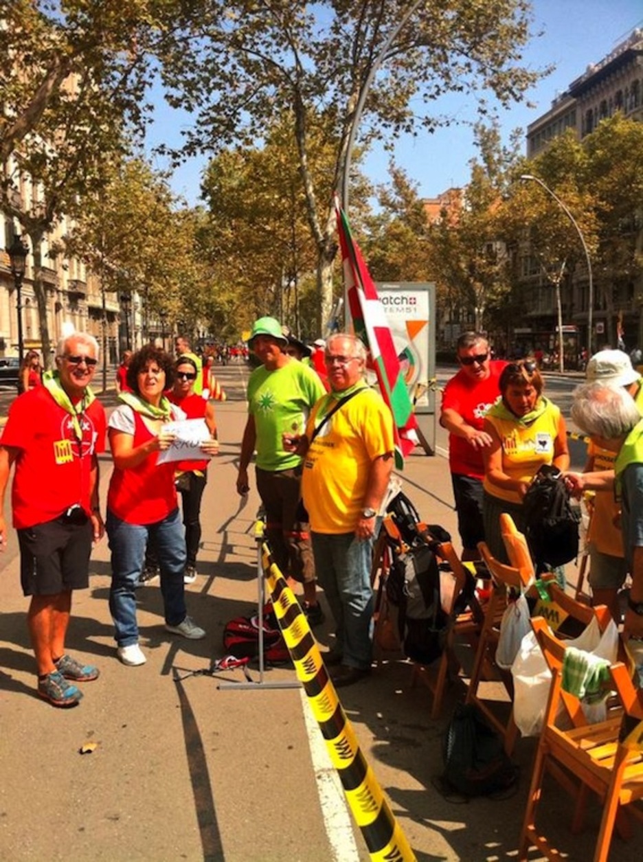 Hainbat euskal herritar, Independentistak sarearekin joandakoak. (@indesarea)