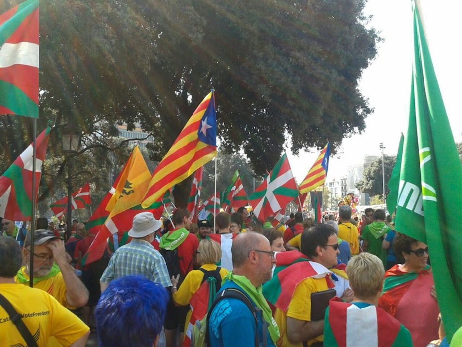 Independentistak sarearei harrera egin dio ANCk goizean. (@albertopradilla)