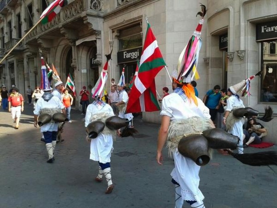 Joaldunak ere Bartzelonan izan dira. (@zalduariz)