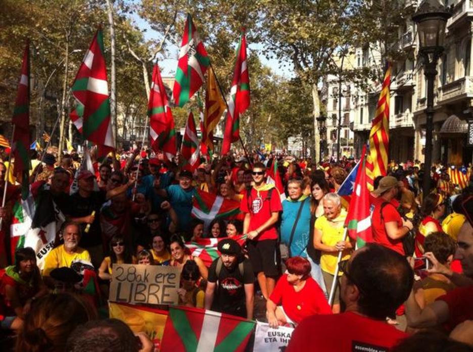 Ciudadanos vascos, antes de comenzar la V. (@indesarea)