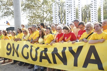 Representantes de la ANC y de Òmnium, al inicio de la movilización. (ASSEMBLEA CATALANA)