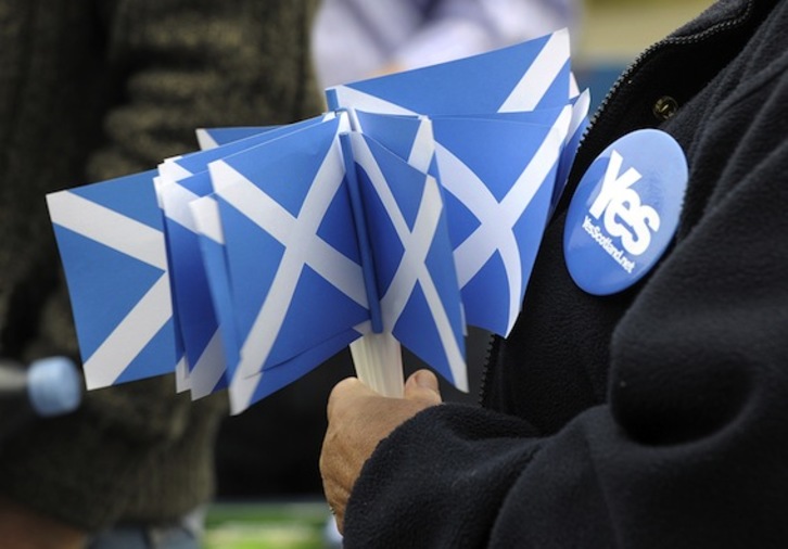 Material para la campaña por el «sí» en el referéndum de Escocia. (Andy BUCHANAN/AFP PHOTO)