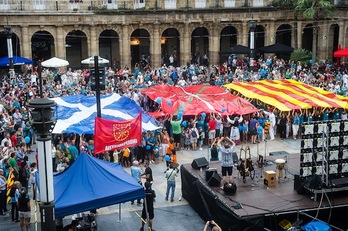 Acto de Gure Esku Dago en la Plaza Nueva de Bilbo. (Luis JAUREGIALTZO/ARGAZKI PRESS)