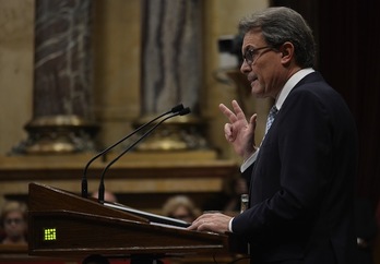 El president, Artur Mas, durante su discurso en el Parlament. (Josep LAGO/AFP)