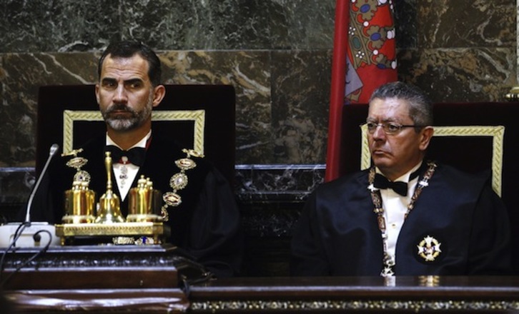 Ruiz-Gallardón, junto a Felipe de Borbón, en el acto de apertura del curso judicial. (Ángel DÍAZ/AFP PHOTO)