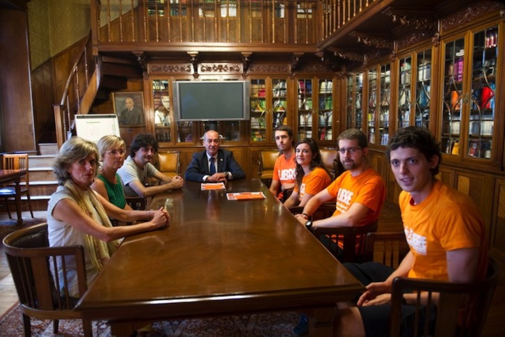 Garitano, Errazkin, Errekondo eta Bidasoro, epaituko dituzten gazteetako laurekin. (Juan Carlos RUIZ/ARGAZKI PRESS)