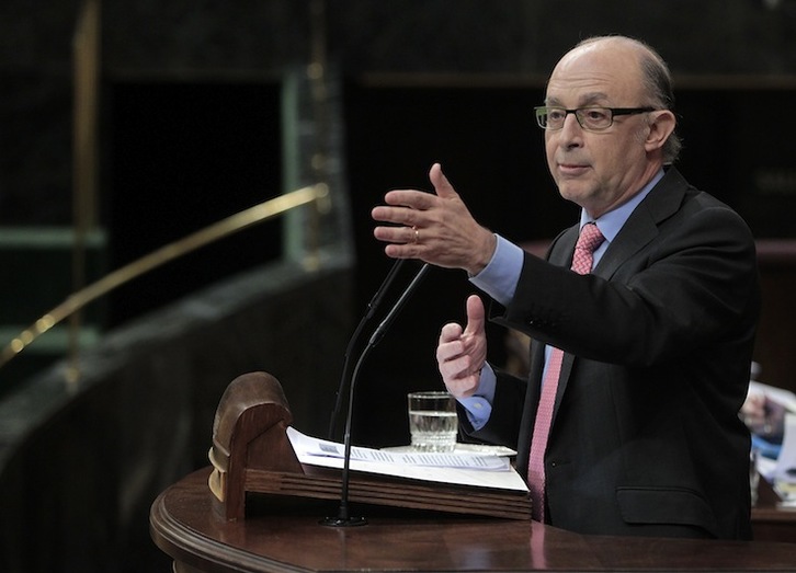 El ministro Cristóbal Montoro, durante un pleno en el Congreso de Madrid. (J.DANAE / ARGAZKI PRESS)