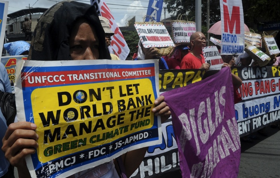 Banku Zentralaren aurkako mezuak Manilan, Filipinetan. (Jay DIRECTO / AFP)