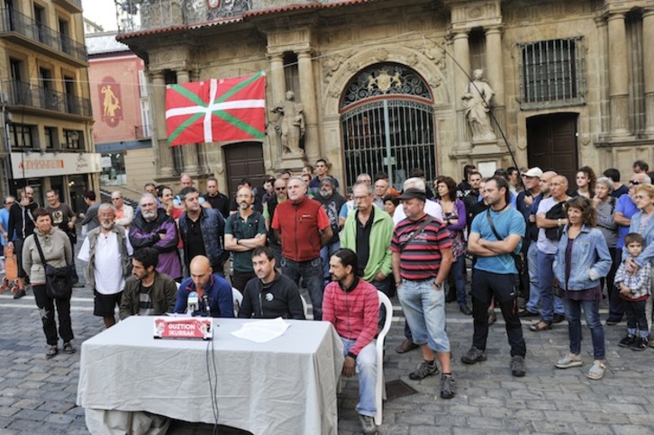 Comparecencia en Iruñea para presentar la fiesta solidaria con los arrantzales. (Idoia ZABALETA / ARGAZKI PRESS)