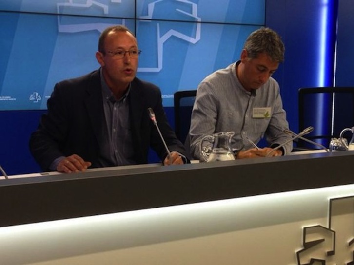 Juanjo Agirrezabala y Oskar Matute, parlamentarios de EH Bildu en Gasteiz. (@EHBILDU_LEGEBIL)