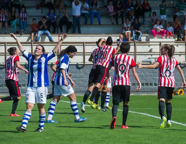 Oruetak bigarren gola egin duen momentua. (Luis JAUREGIALTZO / ARGAZKI PRESS)