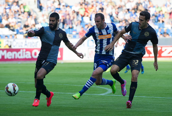 Bi gol egin ditu Despotovic-ek gaur. (Raul BOGAJO / ARGAZKI PRESS)