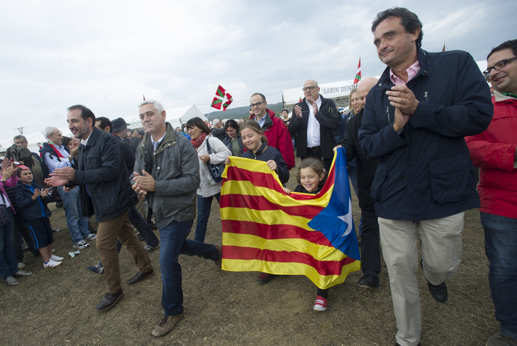 Los representantes de CiU en el Alderdi Eguna. (Raul BOGAJO / ARGAZKI PRESS)