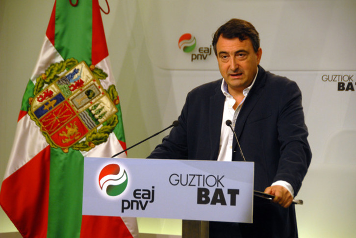 Aitor Esteban ha valorado en rueda de prensa las declaraciones de Rajoy sobre los recursos contra la consulta. (PNV)