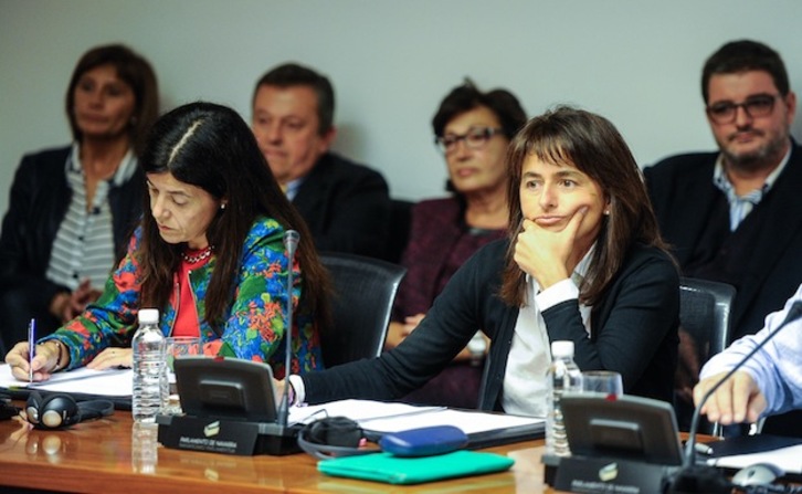 La consejera Marta Vera ha comparecido acompañada por todos los directores de departamento. (Jagoba MANTEROLA / ARGAZKI PRESS) 