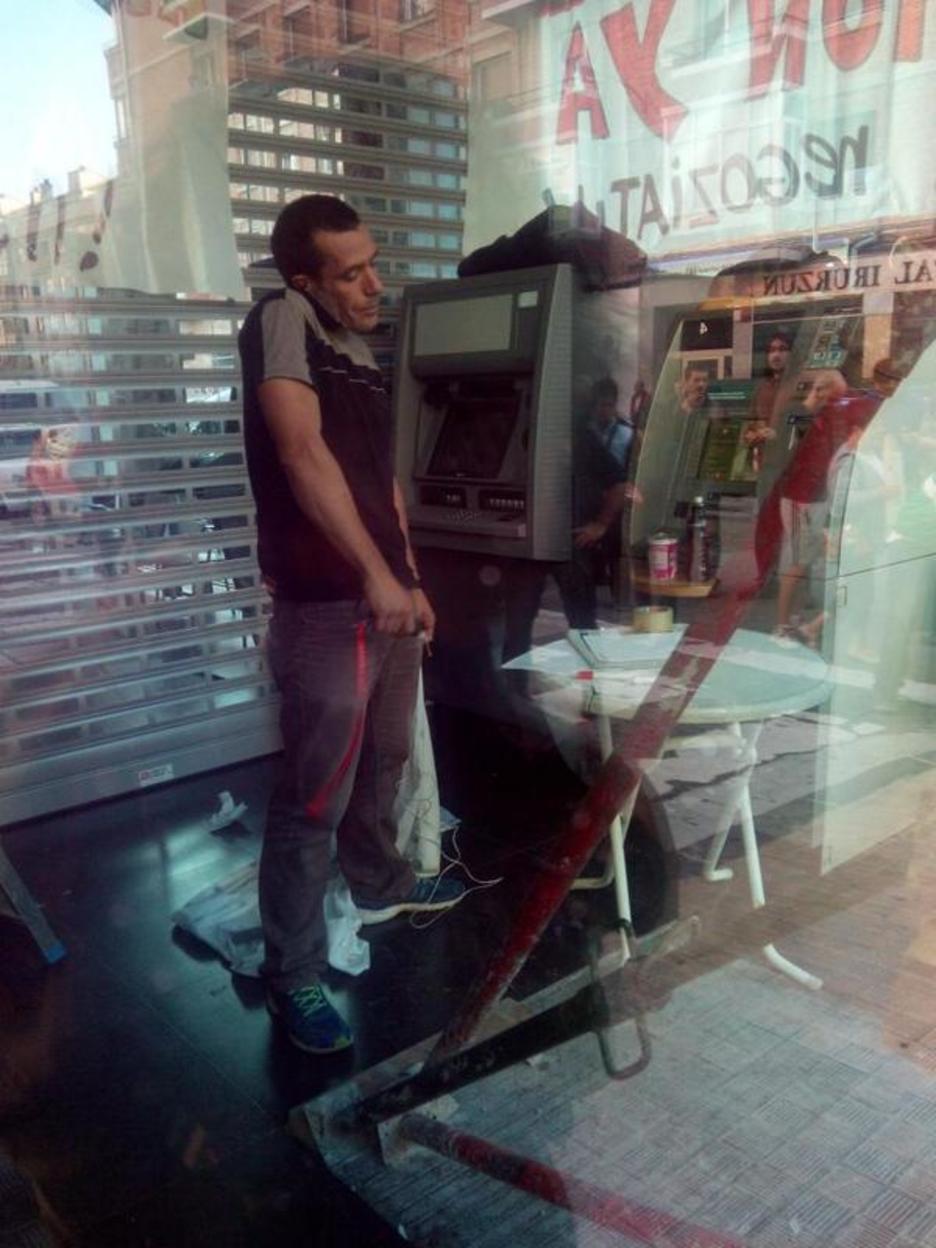 Rodríguez, hablando con el responsable. (@GARA_martxediaz) Rodríguez, hablando con el responsable. (@GARA_martxediaz)