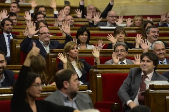 La presidenta del PP catalán, Alicia Sánchez-Camacho, en el centro de la imagen. (Josep LAGO/AFP PHOTO)