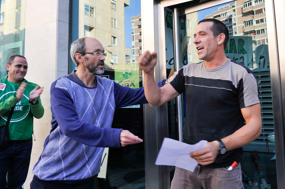 Urko Rodríguez, ya en el exterior, con el compromiso de la dación en pago. (Idoia ZABALETA/ARGAZKI PRESS) Urko Rodríguez, ya en el exterior, con el compromiso de la dación en pago. (Idoia ZABALETA/ARGAZKI PRESS)