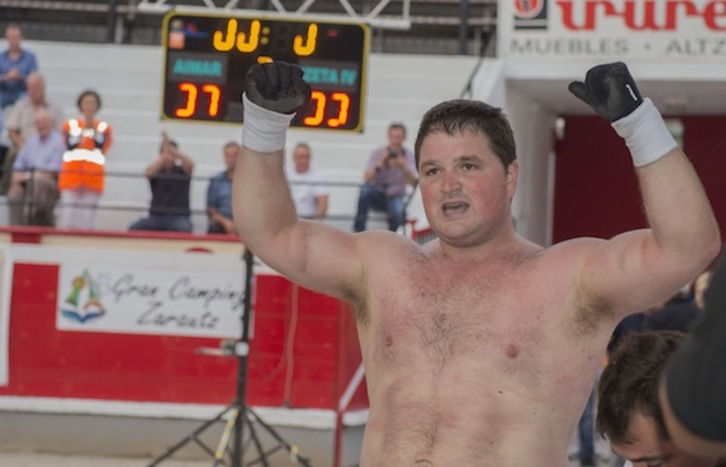 Aimar Irigoien, apustuaren irabazlea. (Andoni CANELLADA/ARGAZKI PRESS)