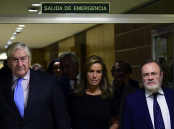 La ministra española de Sanidad, Ana Mato, ayer lunes en el hospital donde se encuentra la enfermera con ébola. (Javier SORIANO / AFP)