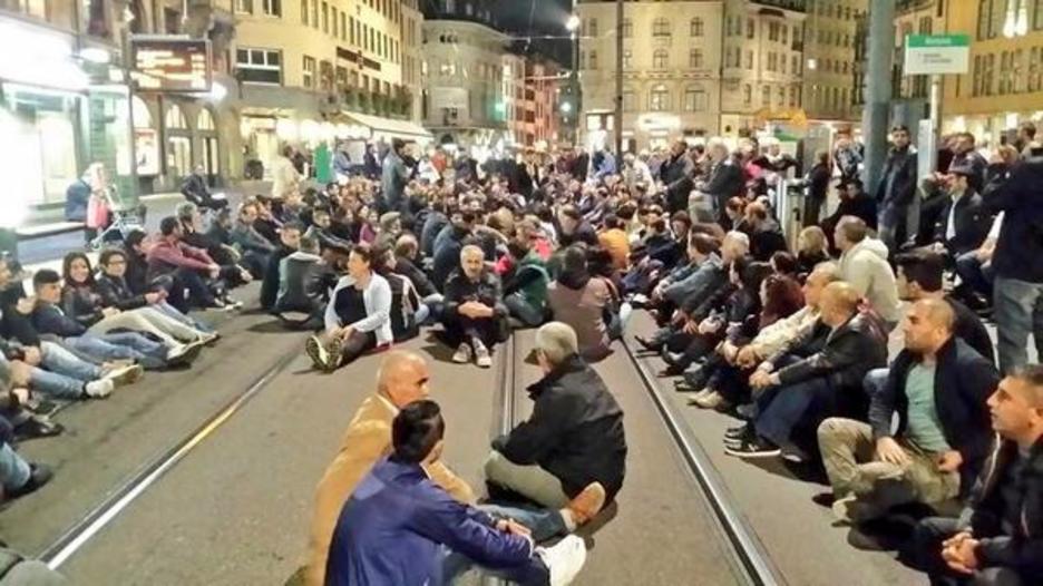 Protesta de los kurdos suizos. (@france7776)