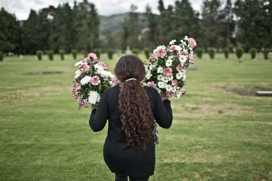 Luz Marina Bernal, semea dagoen hilerrian. Pablo TOSCO