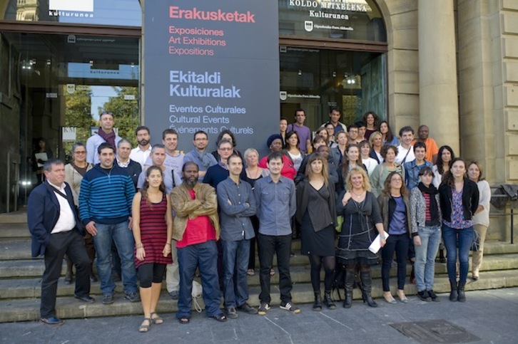 Los responsables forales de Medio Ambiente de Gipuzkoa, junto a los participantes en las jornadas internacionales sobre compostaje. (Juan Carlos RUIZ / ARGAZKI PRESS)