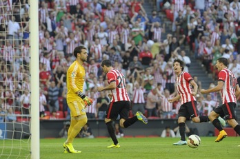 6. minutuan egin du Adurizek Athleticen gola eta aukera ugari izan ditu gero ere. (ARGAZKI PRESS)