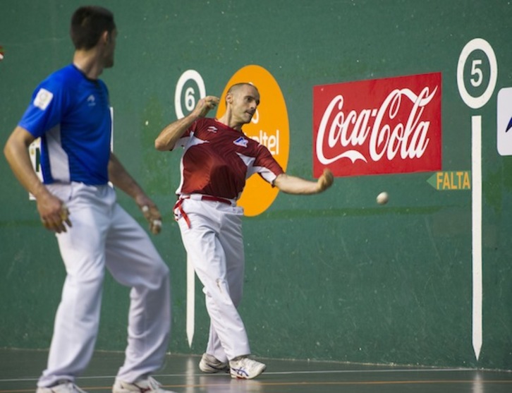 Tolosako Beotibar pilotalekuan jokatu dute Xalak eta Albisuk. (Jon URBE/ARGAZKI PRESS)