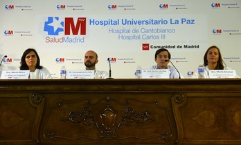 Rueda de prensa del equipo médico del hospital Carlos III de Madrid. (Gerard JULIEN/AFP PHOTO)