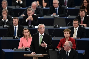 Jean-Claude Juncker Europako Batzordeko lehendakari berria, Legebiltzarrean eskaini duen hitzaldian. (Frederick FLORIN/AFP)